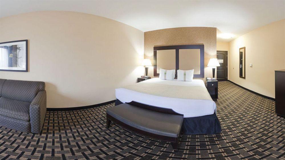 Holiday Inn Arlington Northeast By Ihg Exterior photo