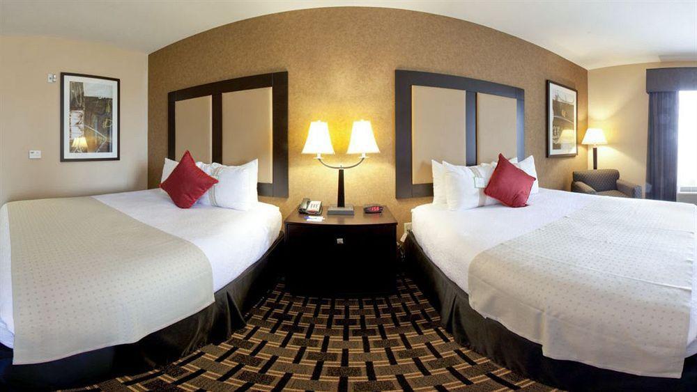 Holiday Inn Arlington Northeast By Ihg Exterior photo