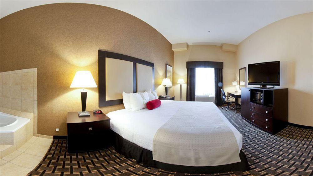 Holiday Inn Arlington Northeast By Ihg Exterior photo