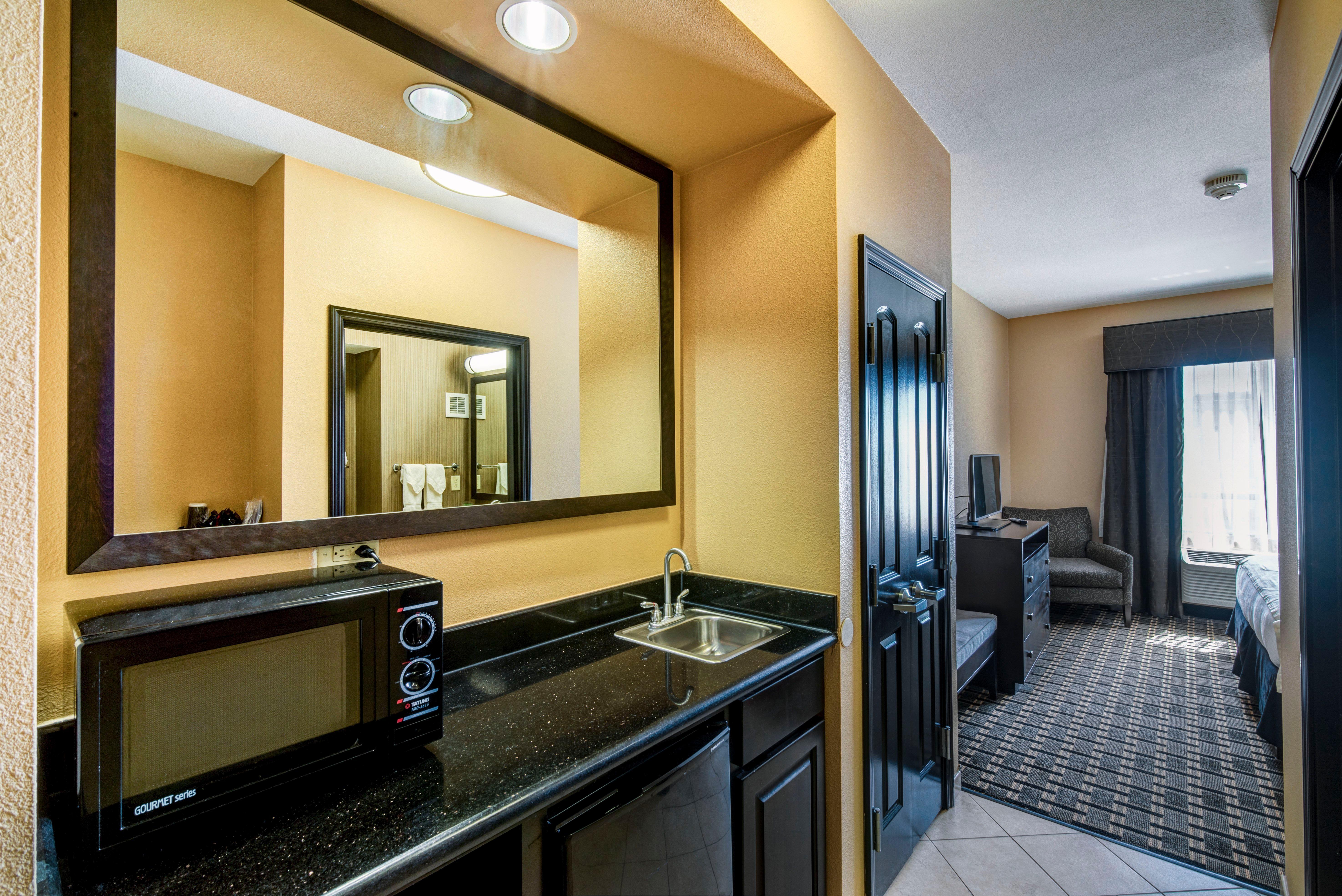 Holiday Inn Arlington Northeast By Ihg Exterior photo