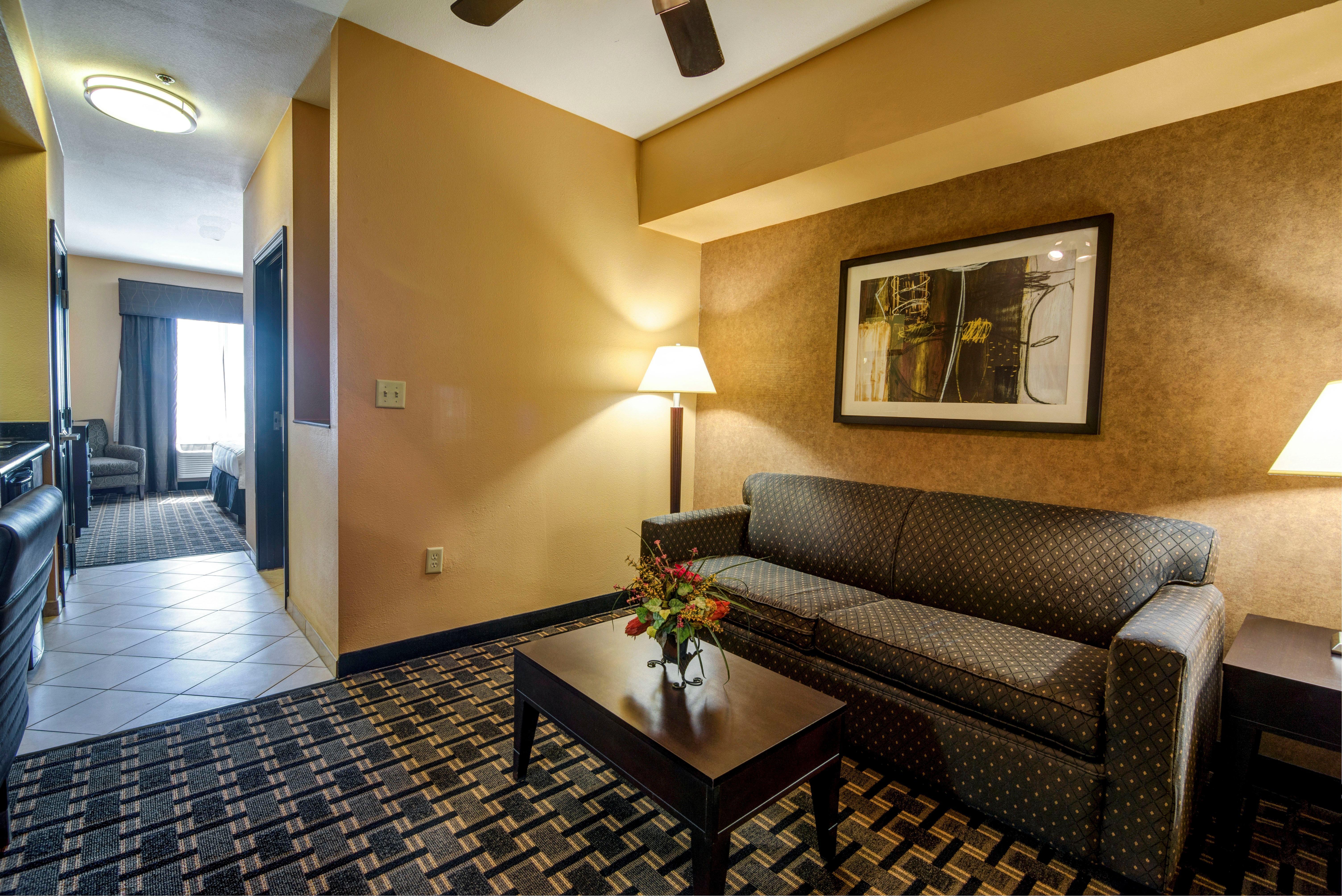 Holiday Inn Arlington Northeast By Ihg Exterior photo