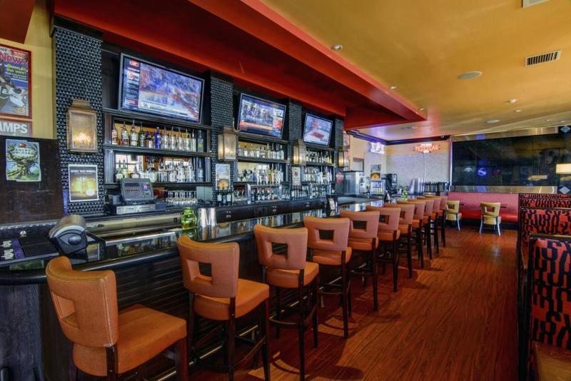 Holiday Inn Arlington Northeast By Ihg Exterior photo